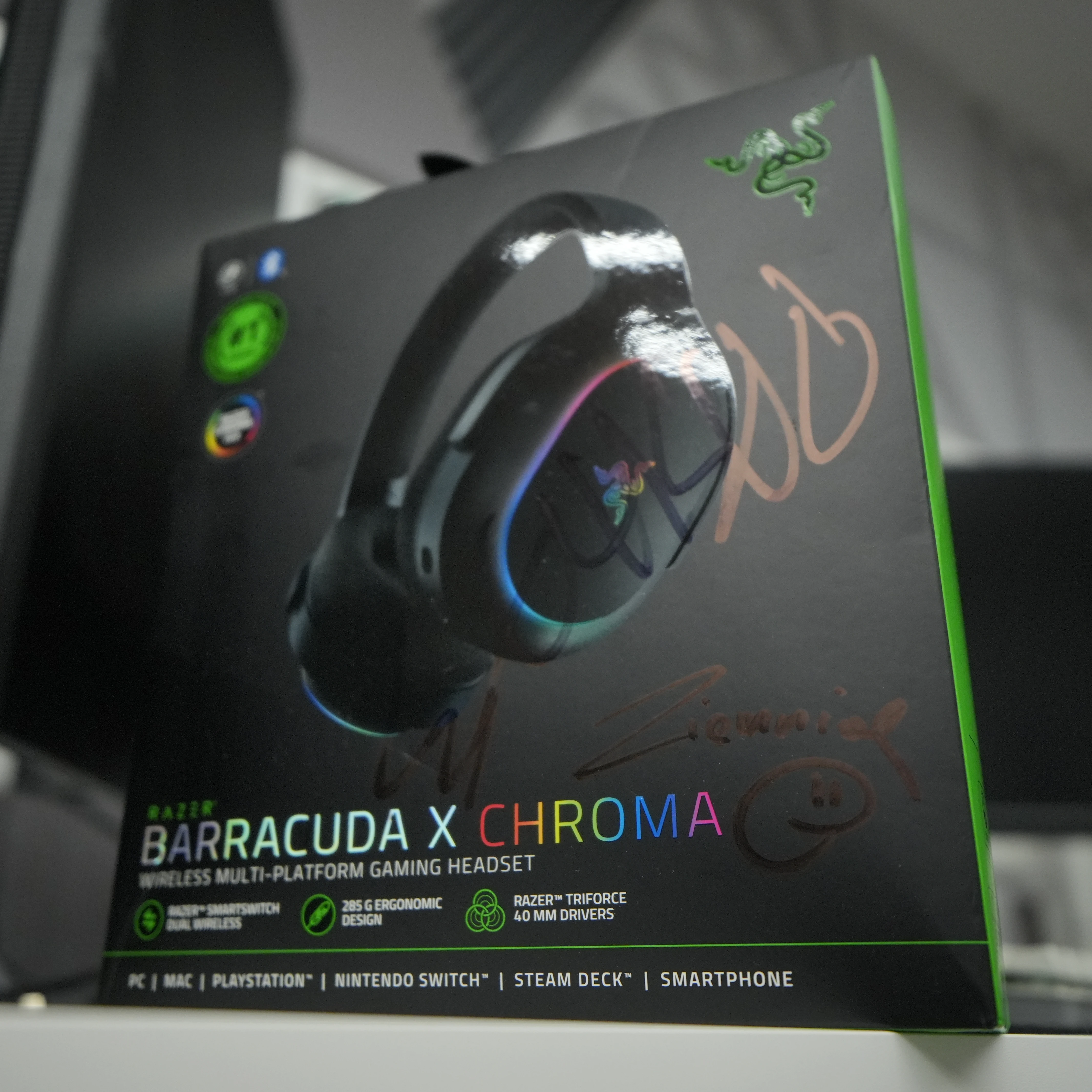 Razer Barracuda X Chroma Black z podpisem PashaBiceps i Ziemniak 01